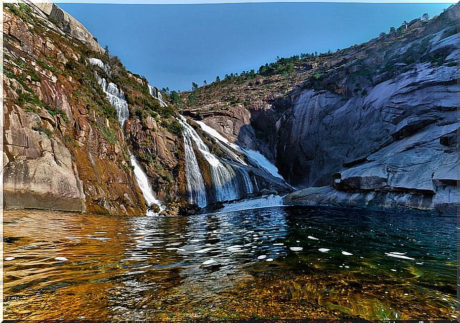 Ézaro waterfall