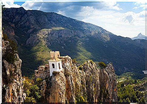 8 beautiful villages in Spain between mountains