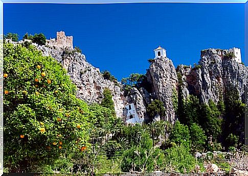 Guadalest, one of the villages of Spain between mountains