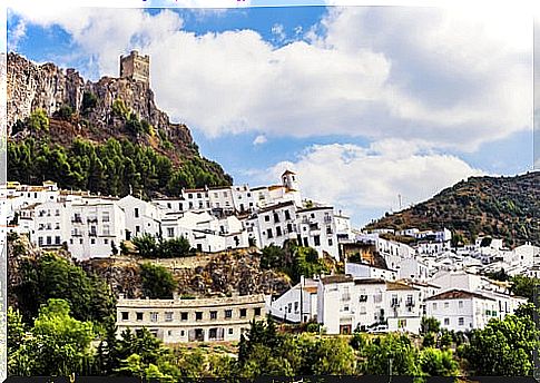 Zahara de la Sierra, one of the villages of Spain between mountains