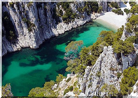 Roads in Calanques d'En-Vau 