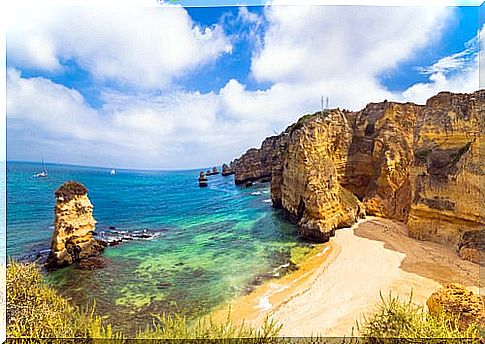 Doña Ana beach in Portugal