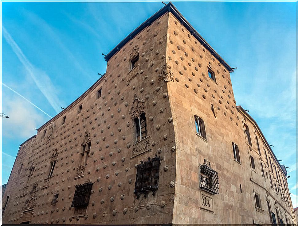 Library of the Casa de las Conchas in Salamanca.