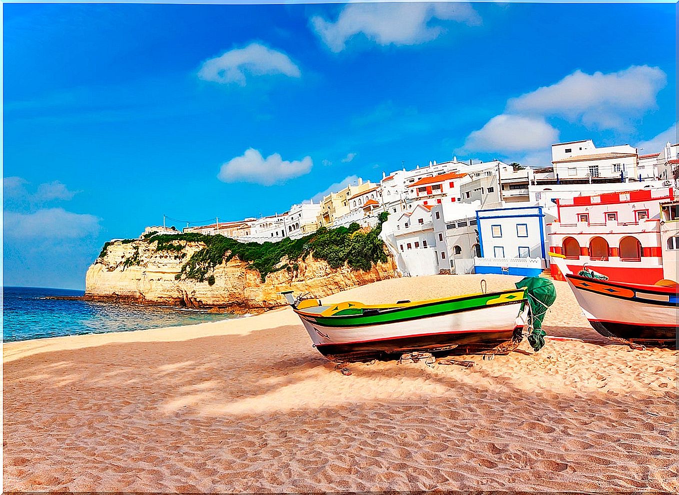 We make a caravan route through the Portuguese Algarve