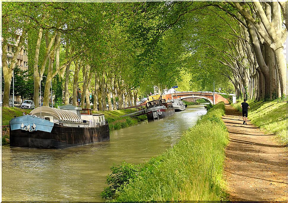 Canal de, one of the ways to cross Europe by boat