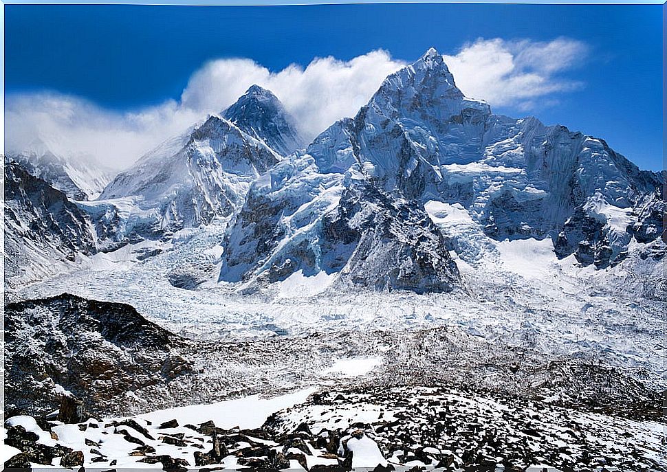 Curiosities about Everest: discover its secrets