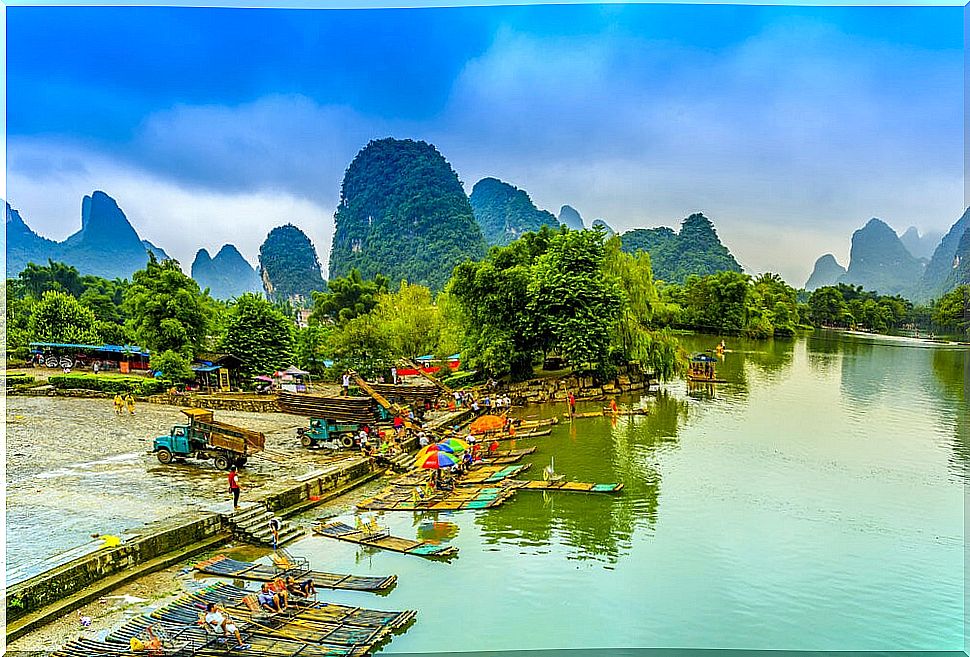 Discover a lake to dream in Yangshuo, China