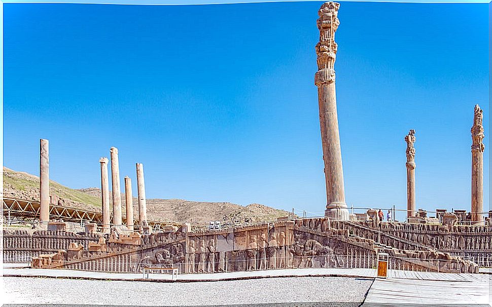 Discover the Palace of the Hundred Columns of Persepolis