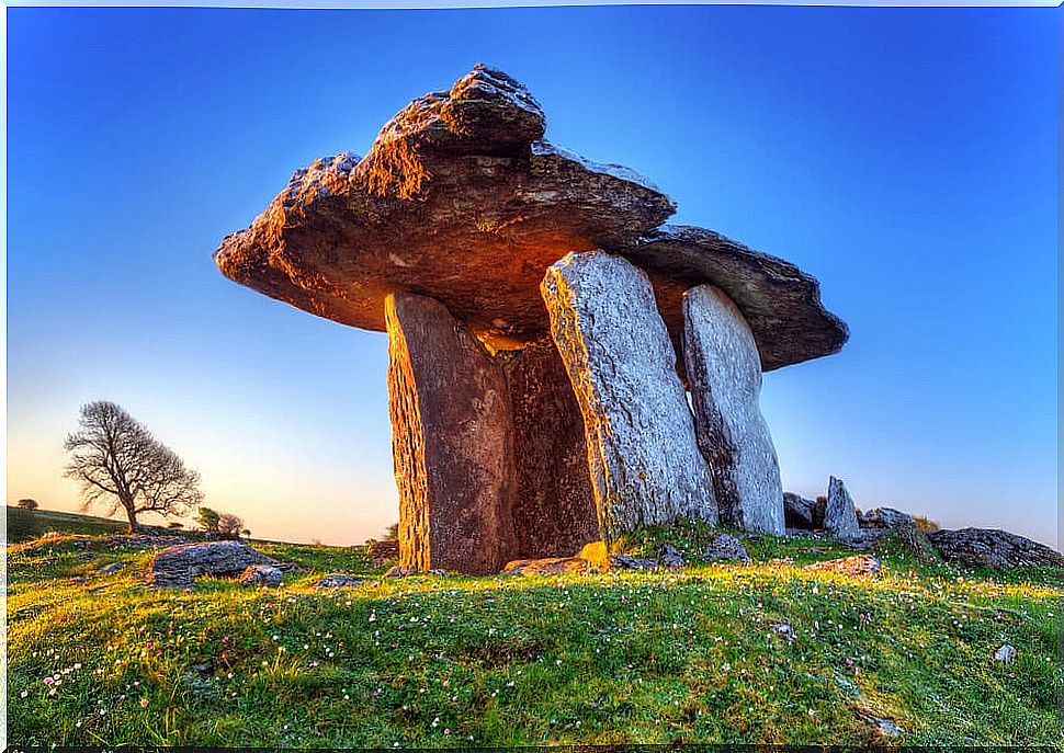 Dolmen of Poulnabrone: a must in Ireland