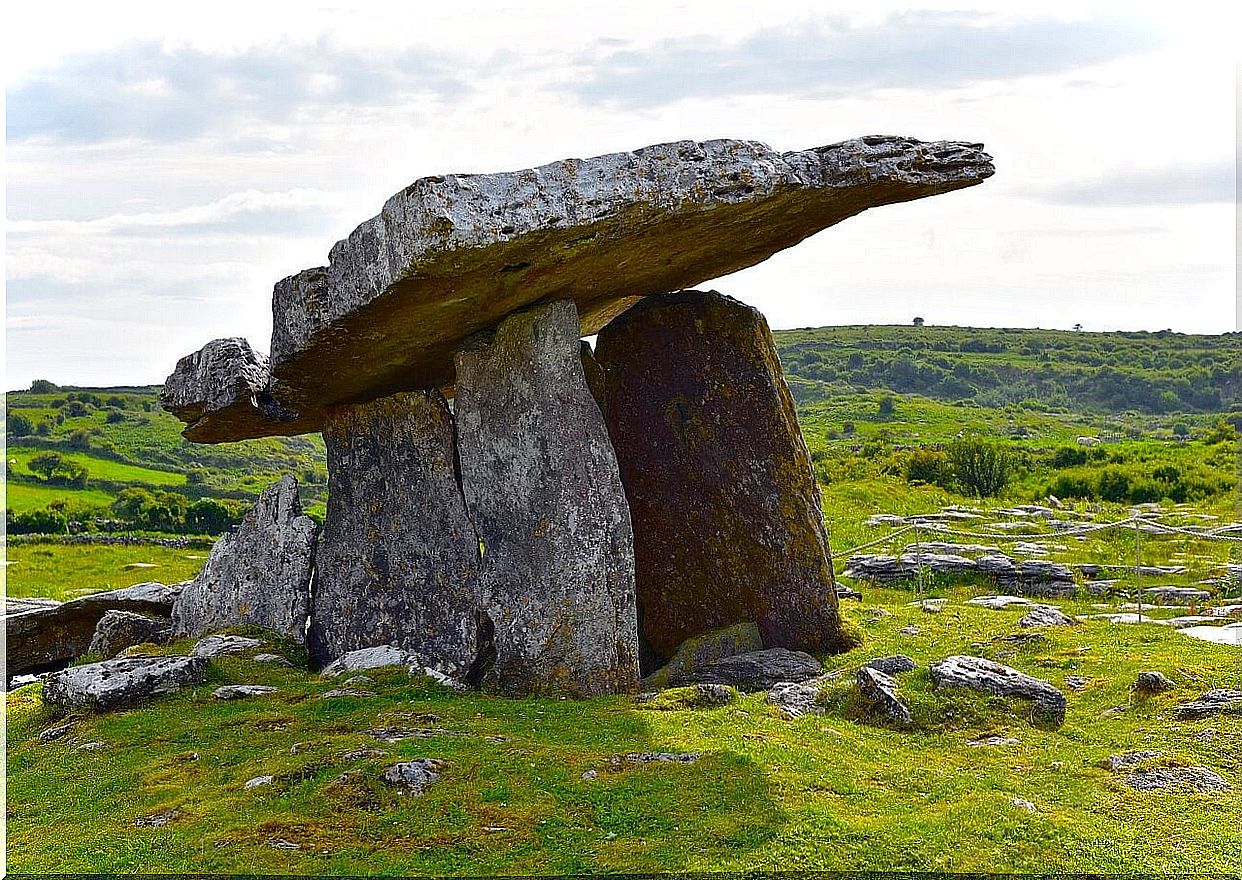 Dolmen detail