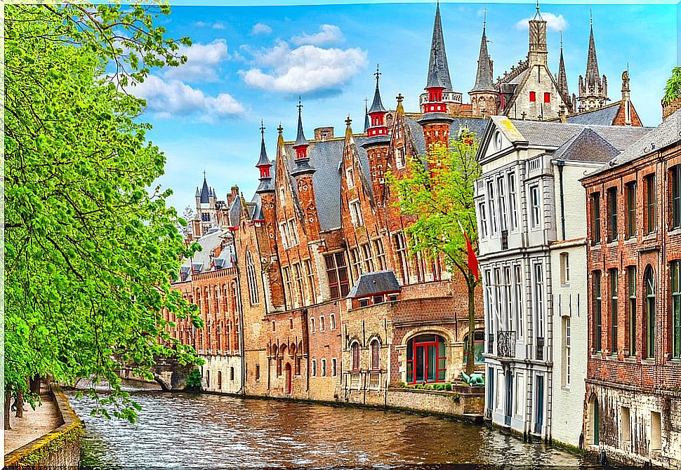 From Amsterdam to Bruges, an unforgettable journey