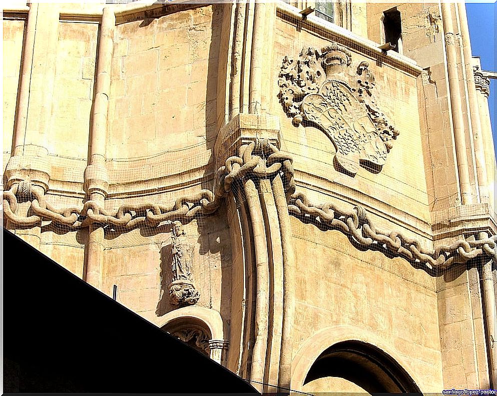 Chain in the cathedral of Murcia