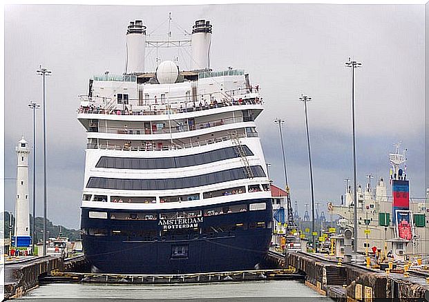 Cruise on the Panama Canal