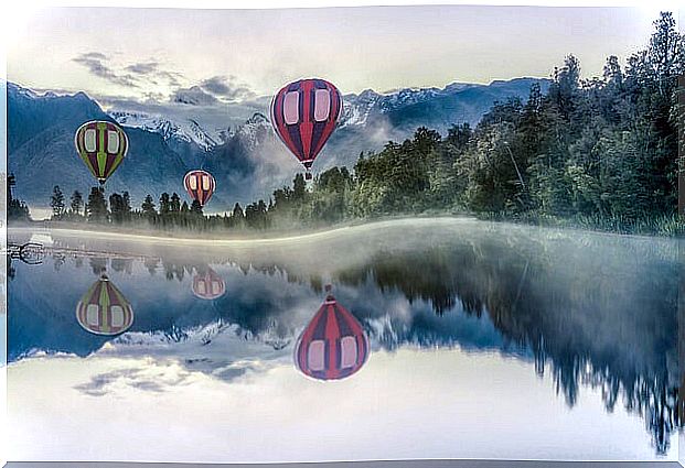 Balloons over Lake Matheson