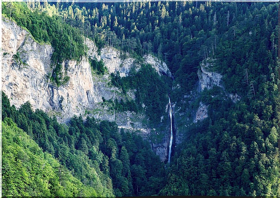 Skakavac waterfall