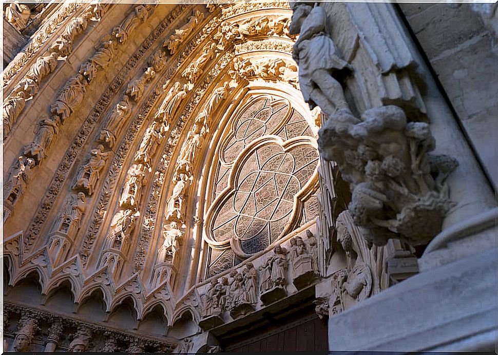 View of one of the porticoes