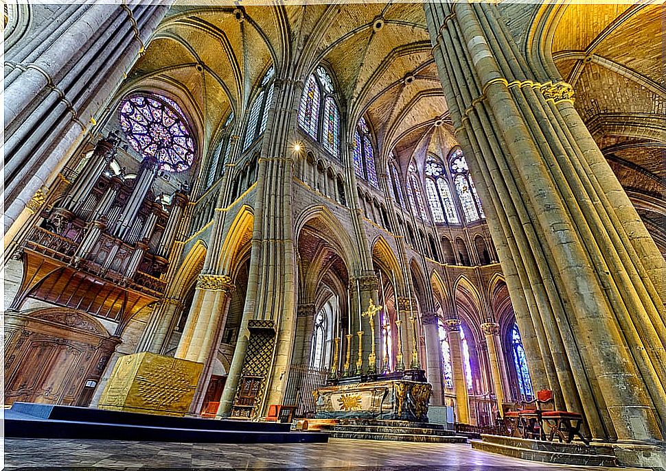 Reims cathedral interior