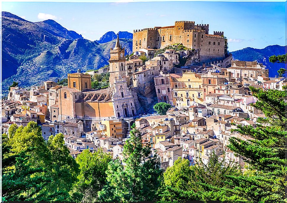 Route through the beautiful castles of Sicily