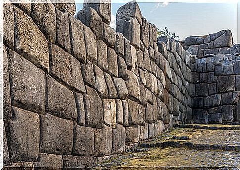 Sacsayhuamán walls