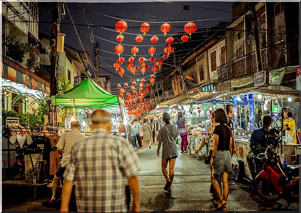 Night market in Surat Tani