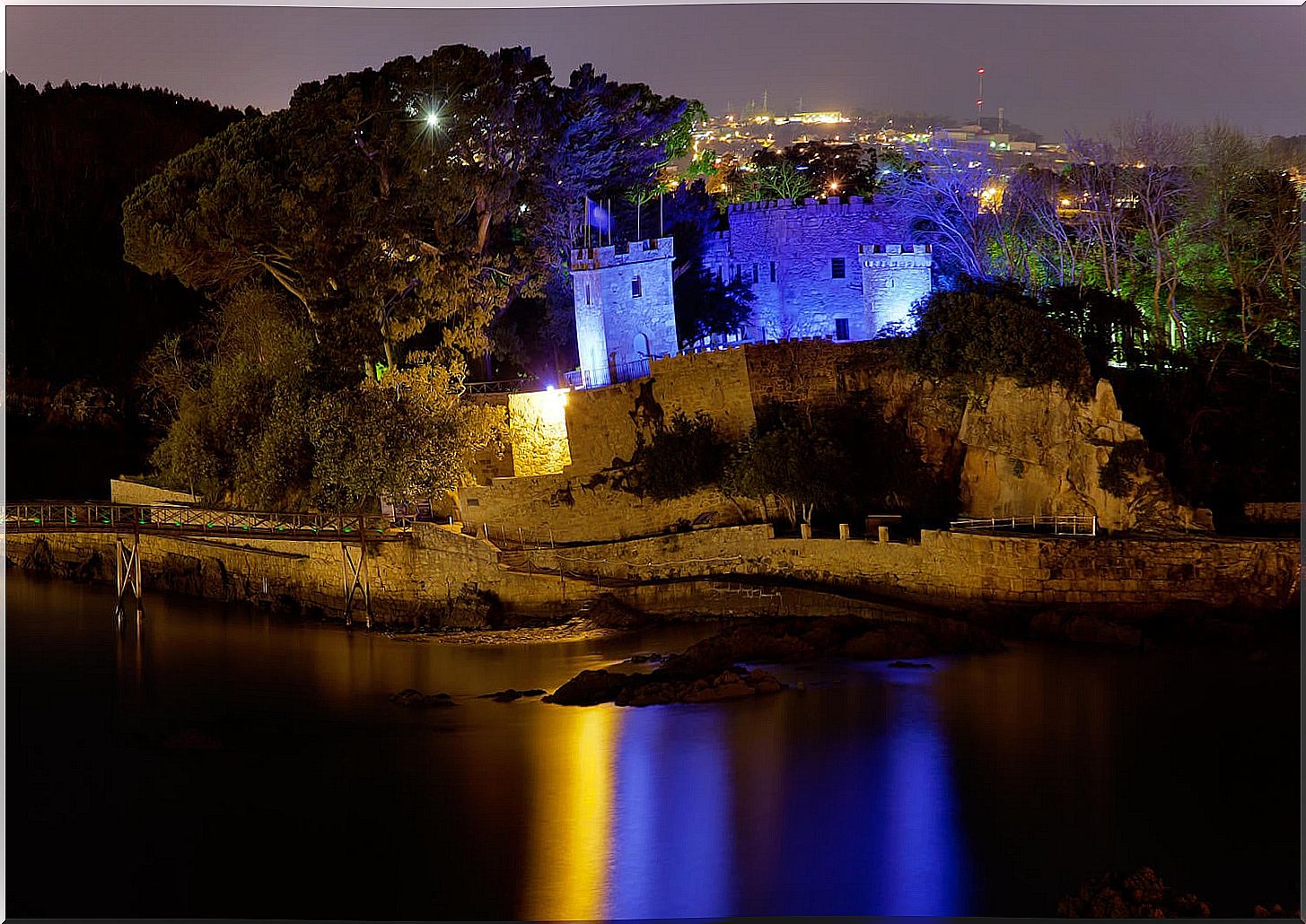 The Santa Cruz was a true maritime fortress in Galicia at the time.