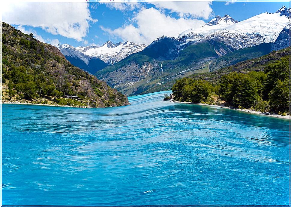 The beauty of General Carrera lake in Patagonia