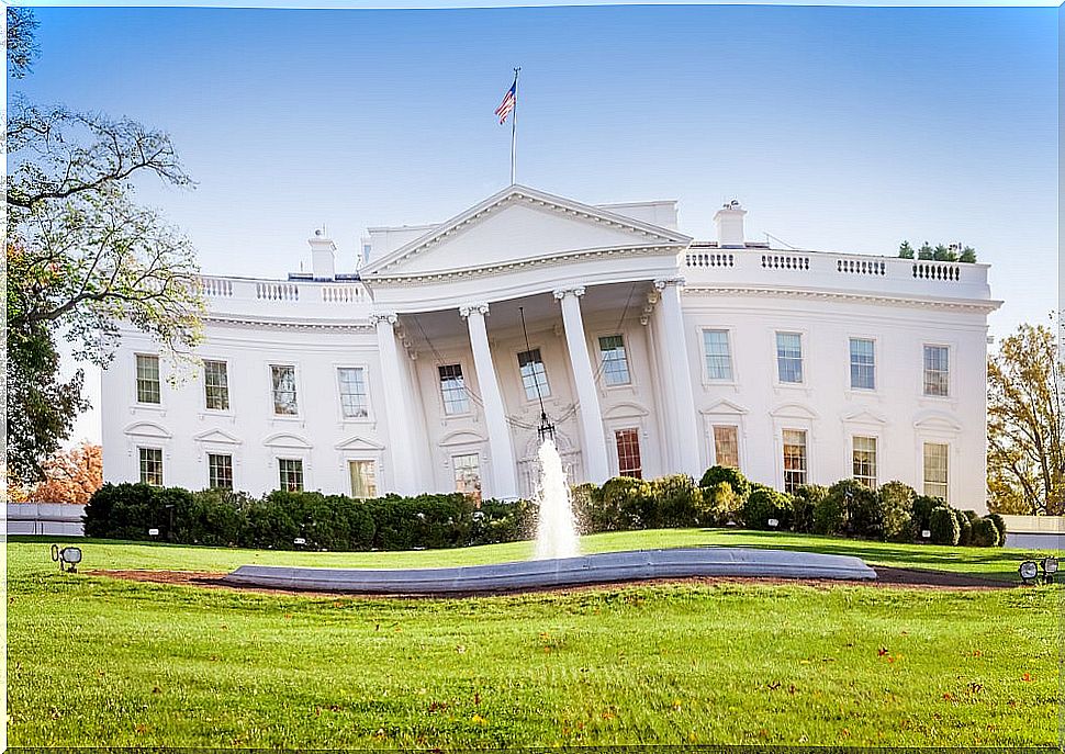 White House in Washington, one of the excursions from New York