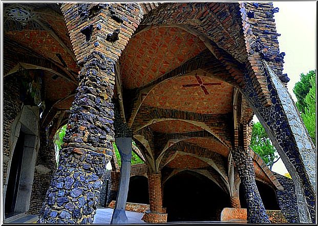 Exterior of Gaudí's crypt