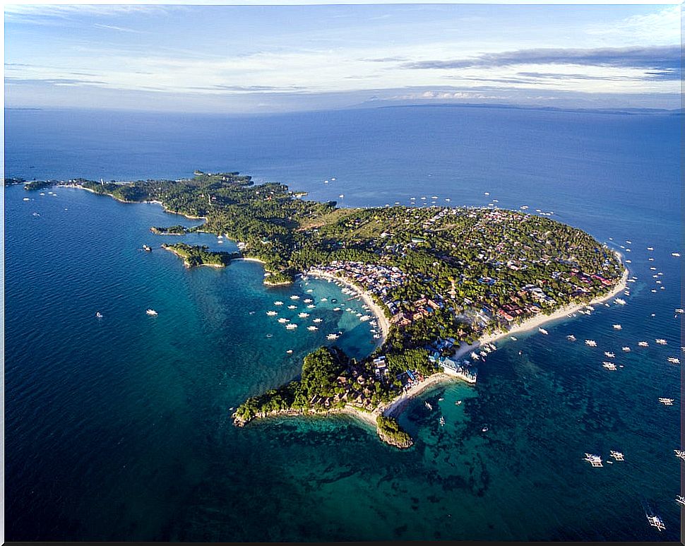 Malapascua island in the Philippines, a little Eden