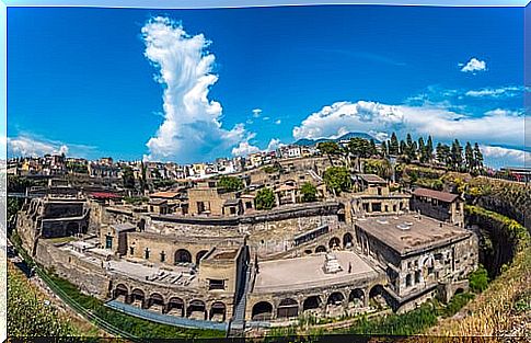 We discover the Roman city of Herculaneum