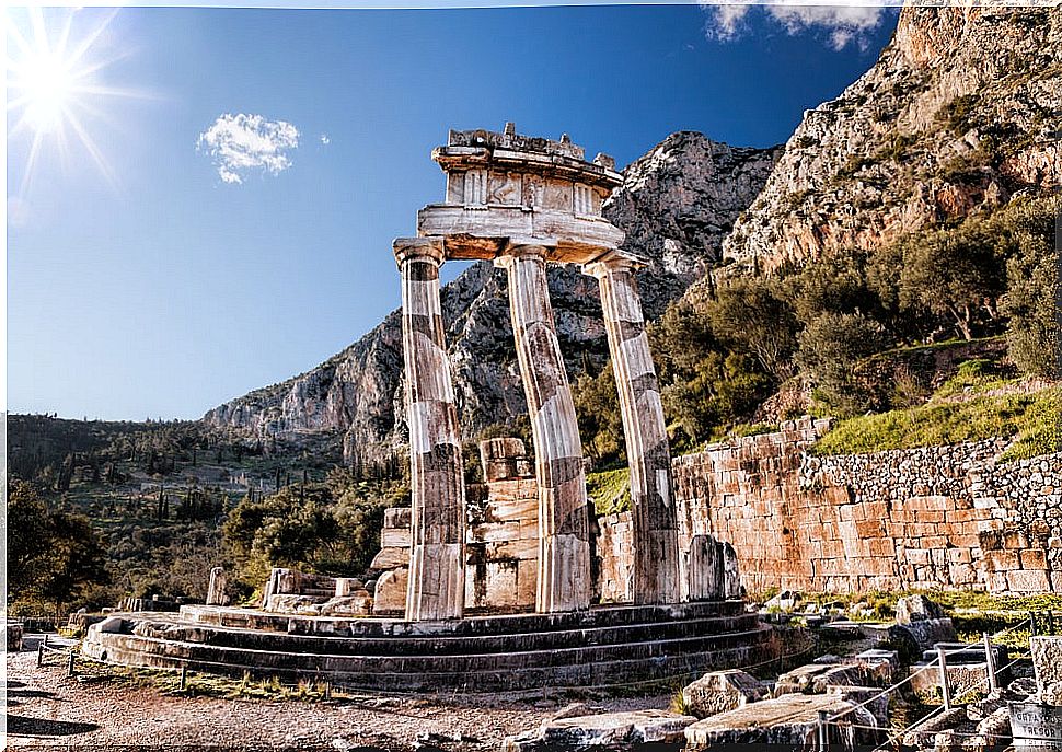 Delphi temple