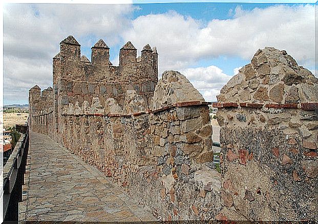 Walkway of the wall of Ávila